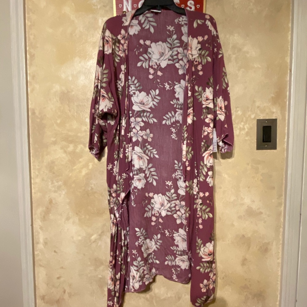 NWT Medium LuLaRoe Shirley cover up